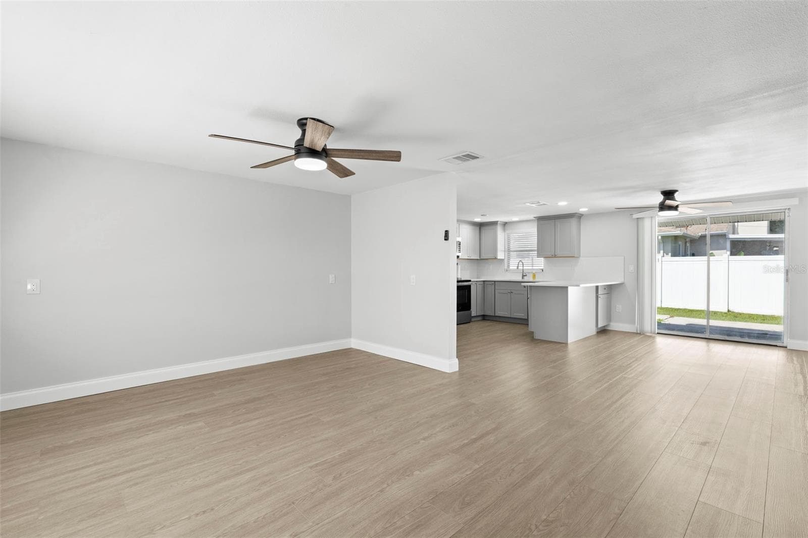 Single Family Residence at 6100 WOODROW WILSON BLVD NE, ST PETERSBURG, photo 15 of 38