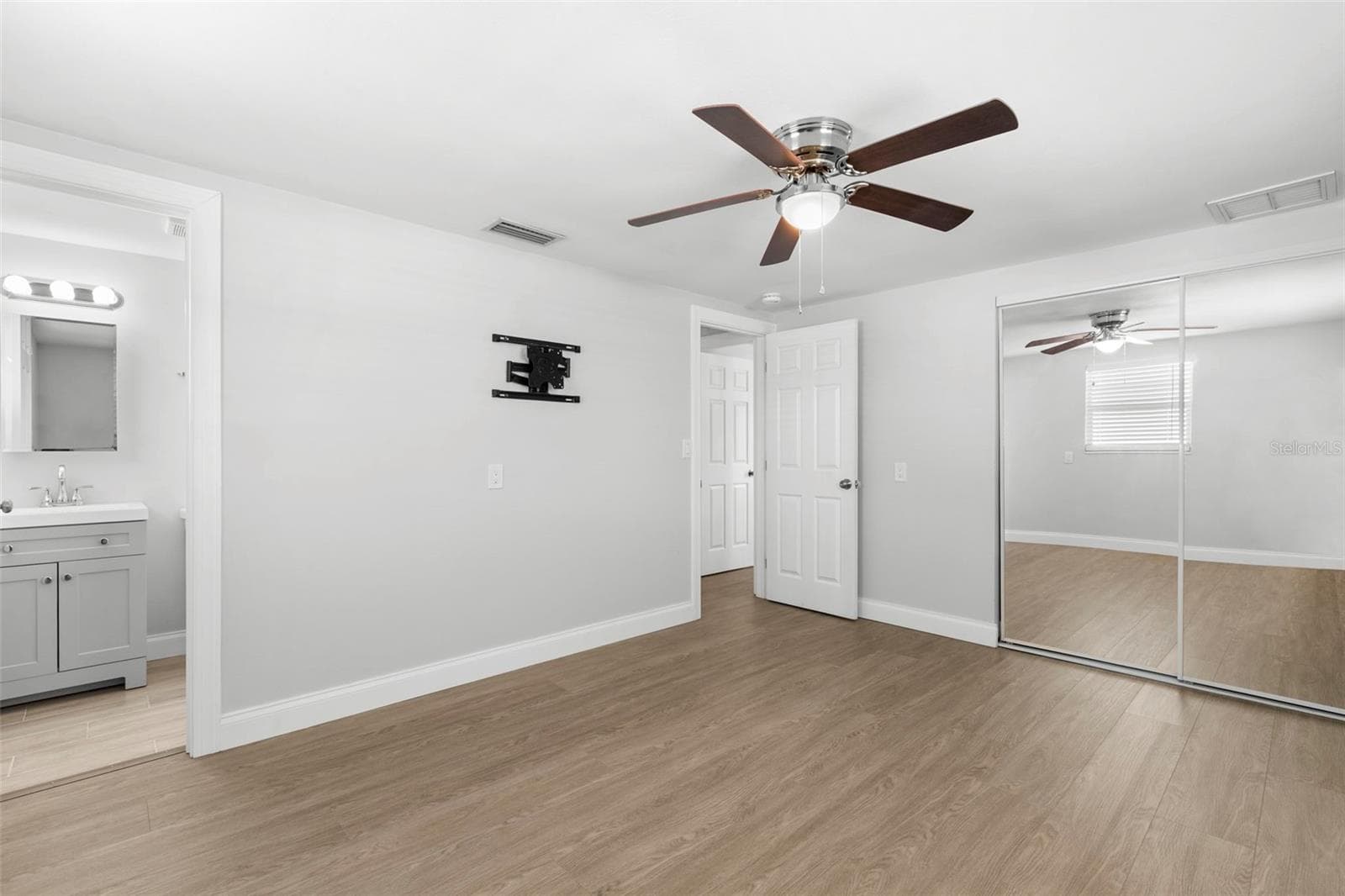 Single Family Residence at 6100 WOODROW WILSON BLVD NE, ST PETERSBURG, photo 18 of 38