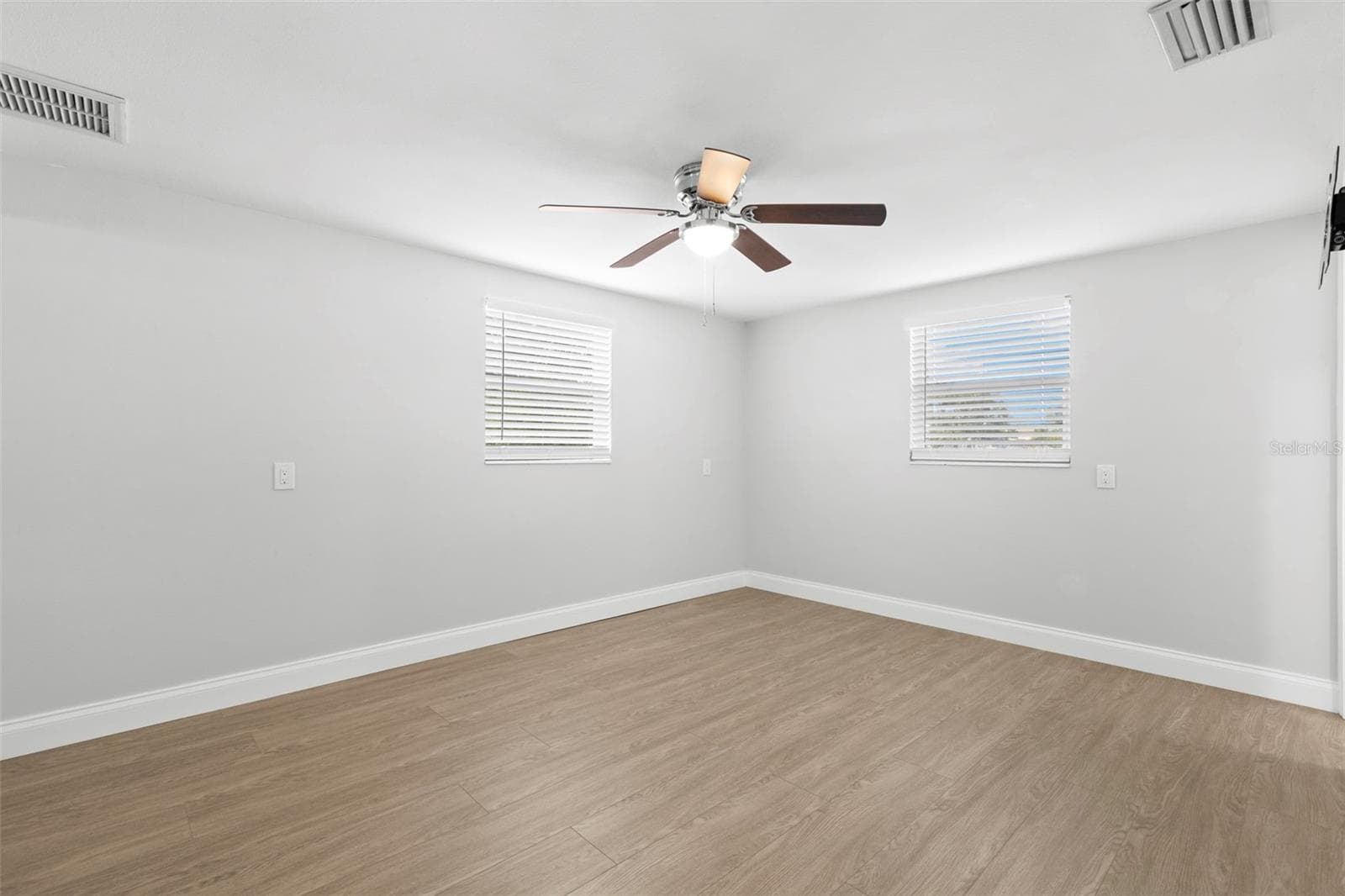 Single Family Residence at 6100 WOODROW WILSON BLVD NE, ST PETERSBURG, photo 25 of 38