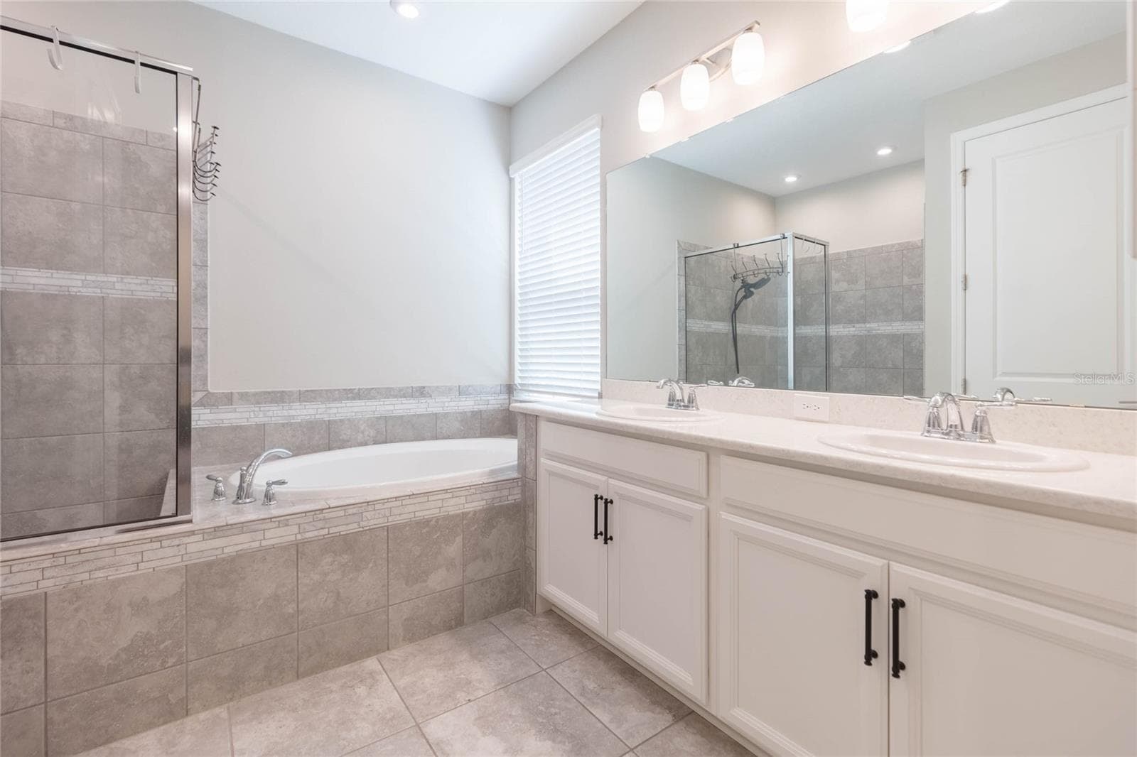 4 piece En Suite - 13649 CANNON DR, ODESSA