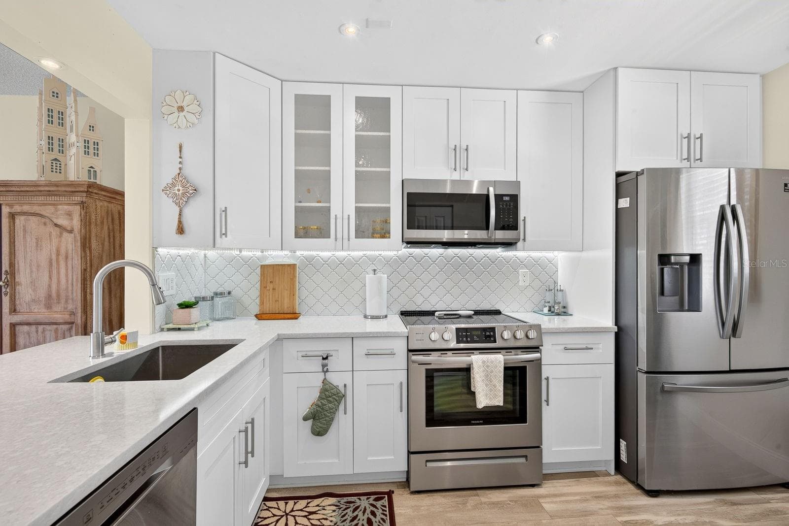 Gorgeous updated Kitchen - 4240 IRONWOOD CIR #302A, BRADENTON