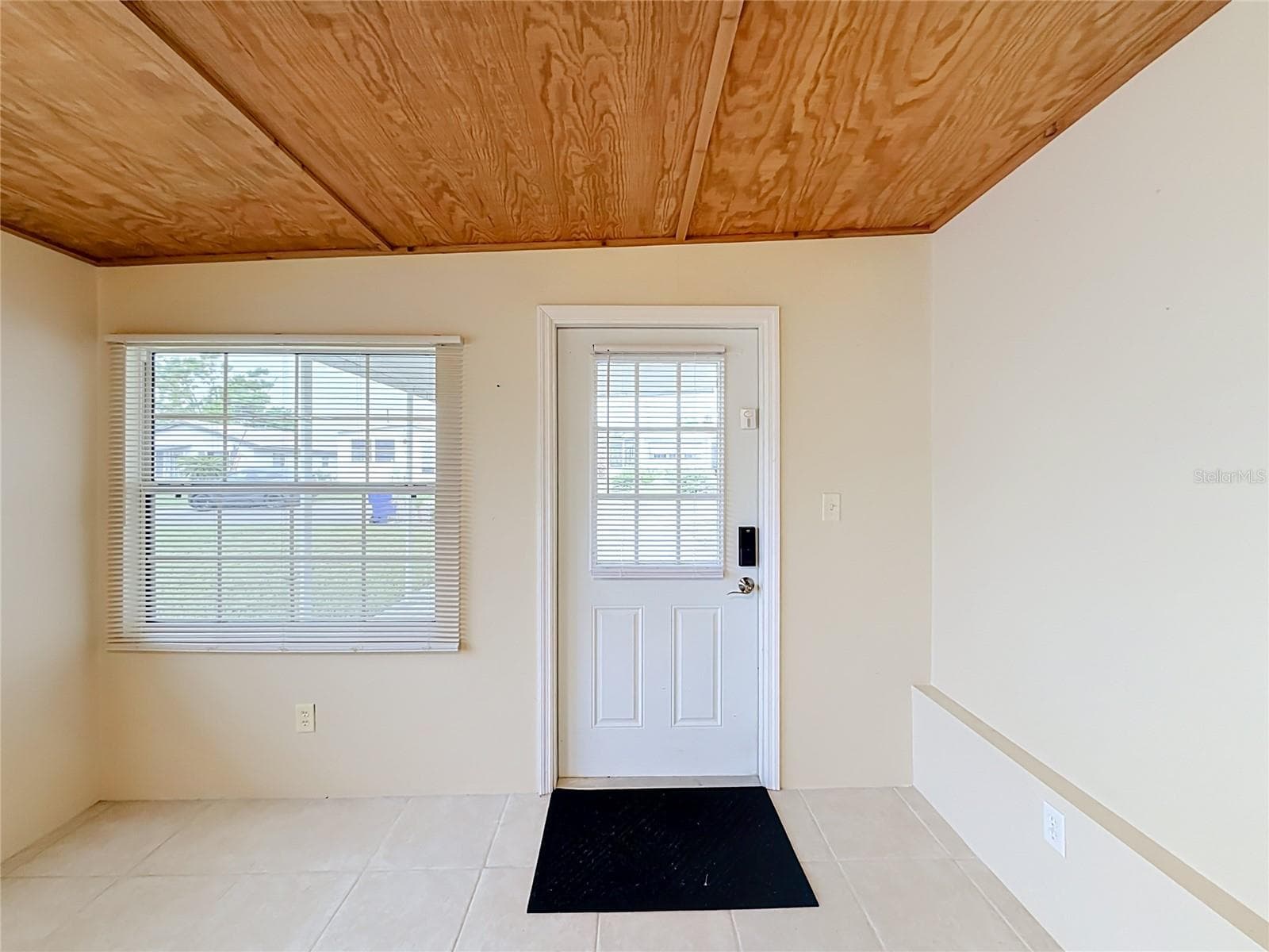 Entry - 1514 RIDGE RD, TAVARES