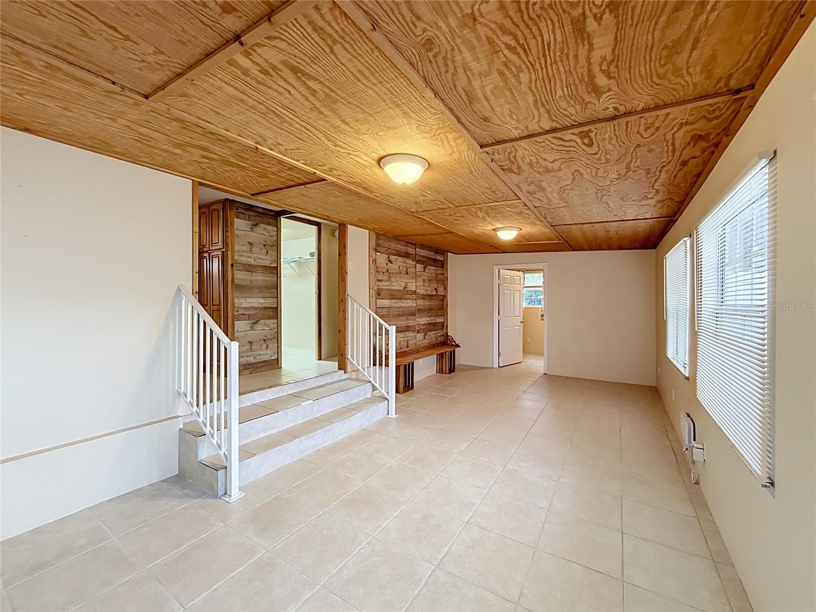 1st Living Room - 1514 RIDGE RD, TAVARES