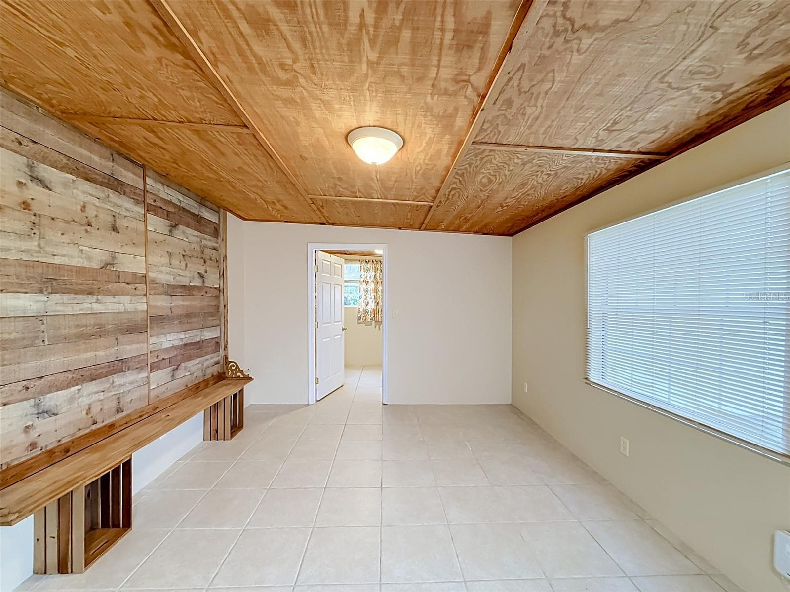 1st Living room - 1514 RIDGE RD, TAVARES