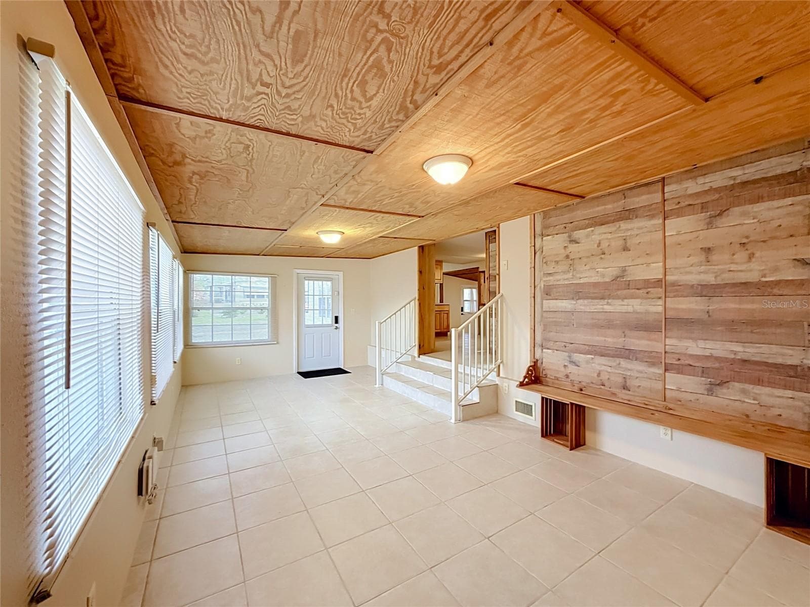 1st Living room - 1514 RIDGE RD, TAVARES