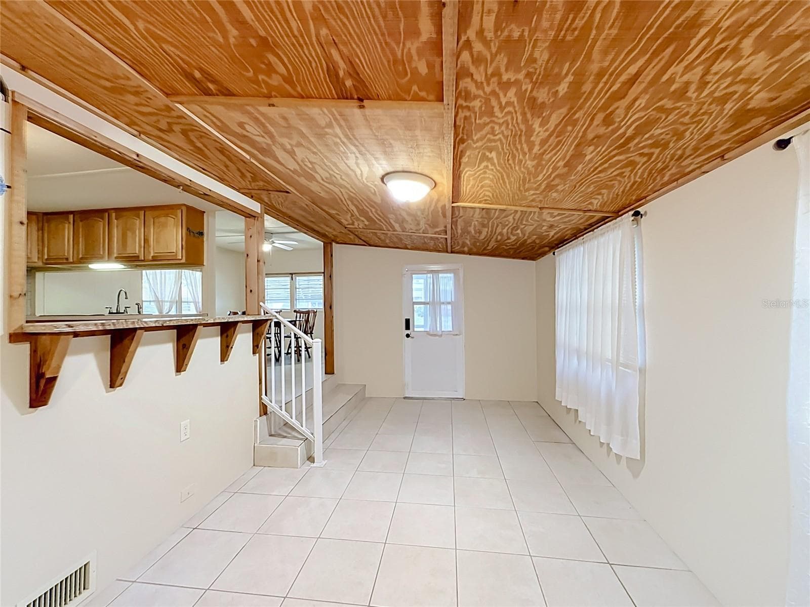 Pass through from Kitchen - 1514 RIDGE RD, TAVARES