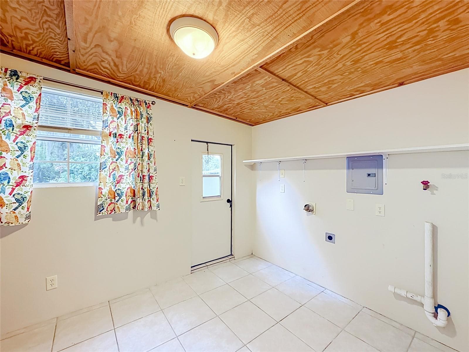 Large Laundry Room - 1514 RIDGE RD, TAVARES