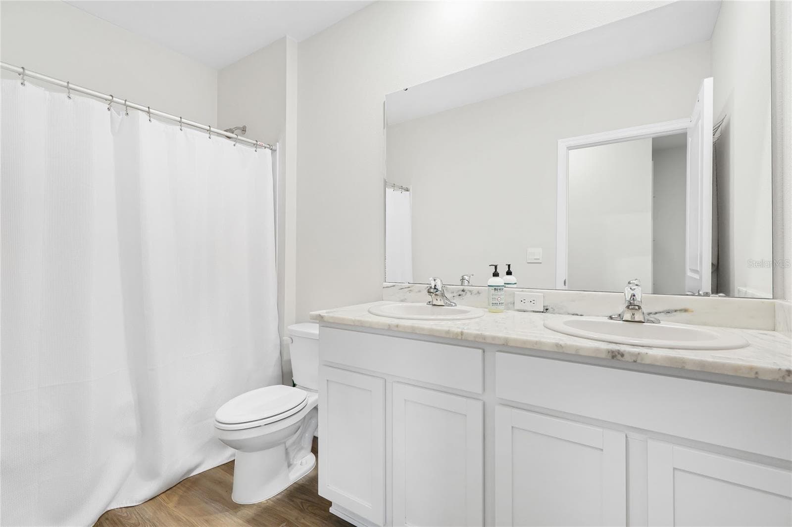 Guest Bath - 3391 HILLTOP CIR, BRADENTON