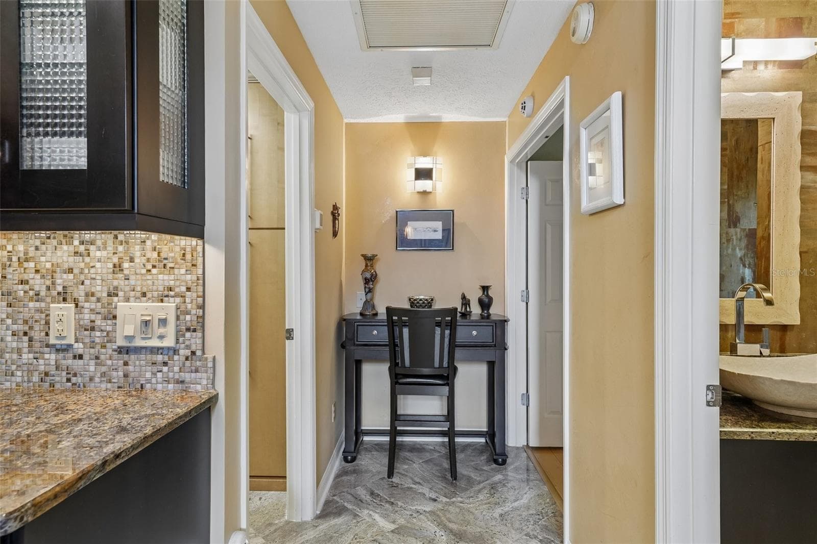 Primary Suite Entry - 4710 RIDGECLIFF DR, BRANDON