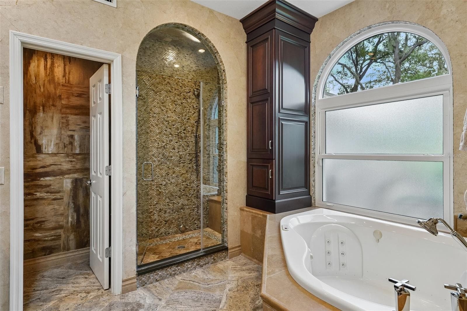 Primary En-suite Bathroom - 4710 RIDGECLIFF DR, BRANDON