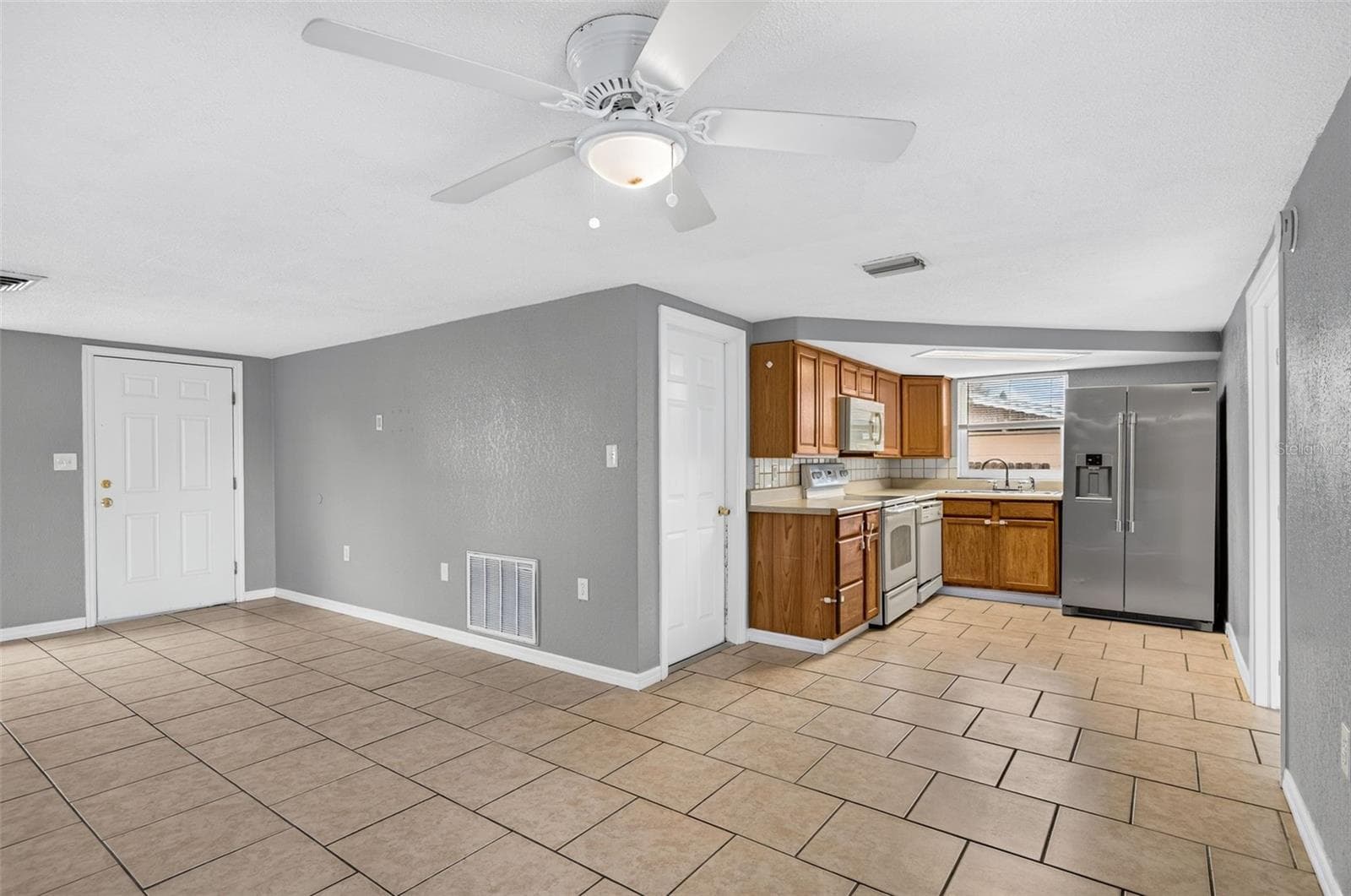 Single Family Residence at 9831 RAINBOW LN, PORT RICHEY, photo 6 of 24
