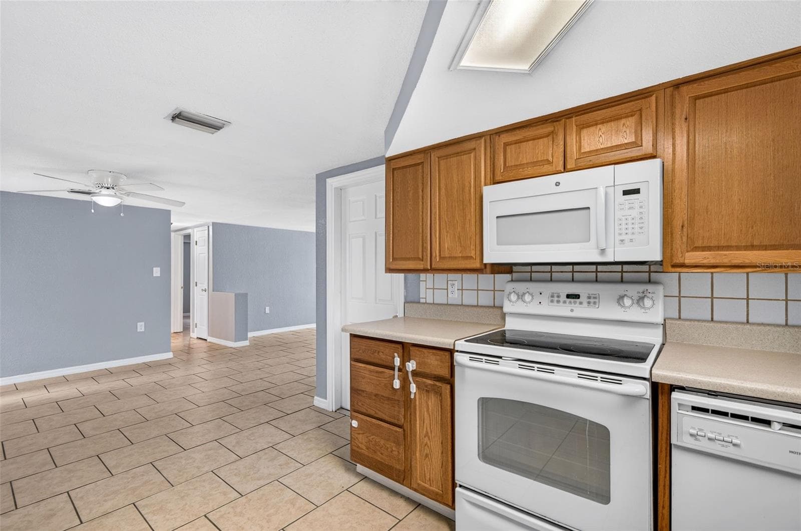 Single Family Residence at 9831 RAINBOW LN, PORT RICHEY, photo 9 of 24