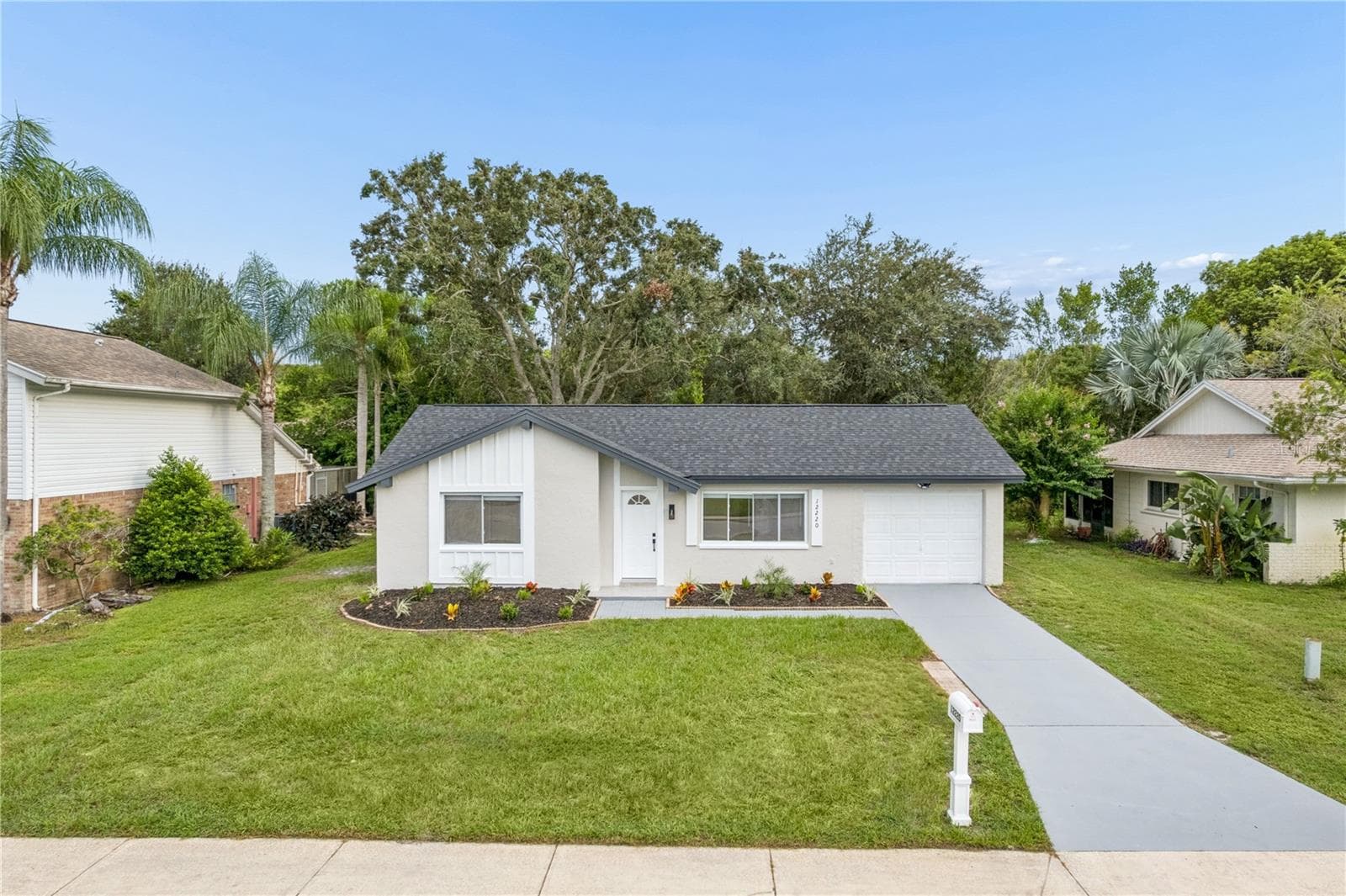 12220 MEADOWBROOK LN
