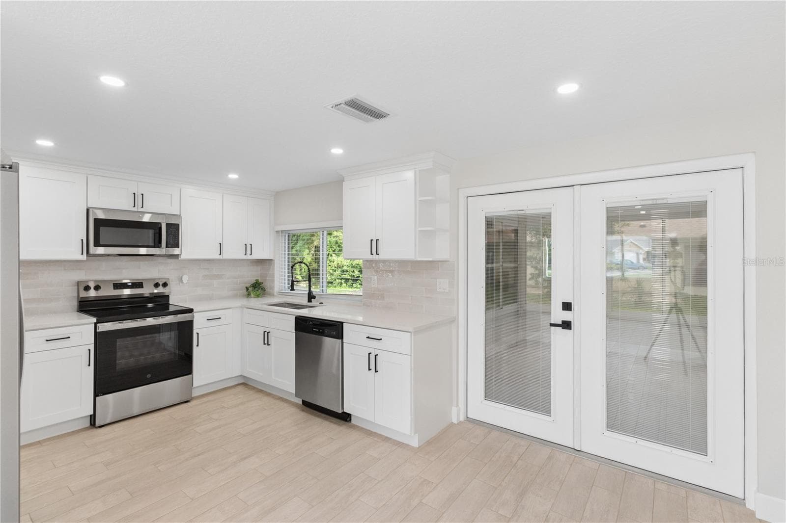 Single Family Residence at 12220 MEADOWBROOK LN, HUDSON, photo 13 of 39