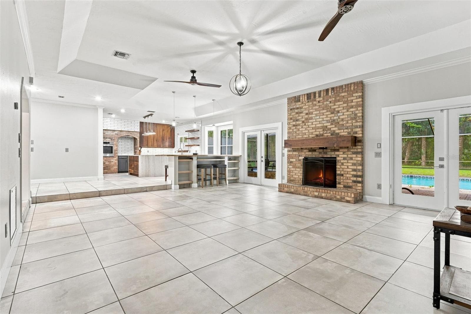 LIVING ROOM - 1530 W BERESFORD RD, DELAND
