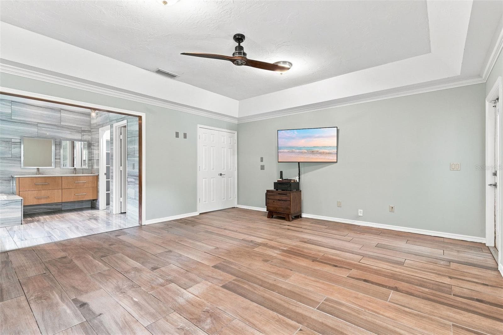 PRIMARY BEDROOM W/ENSUITE BATH - 1530 W BERESFORD RD, DELAND