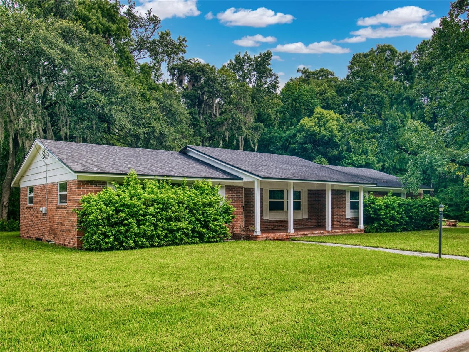 609 CLAIRE LN