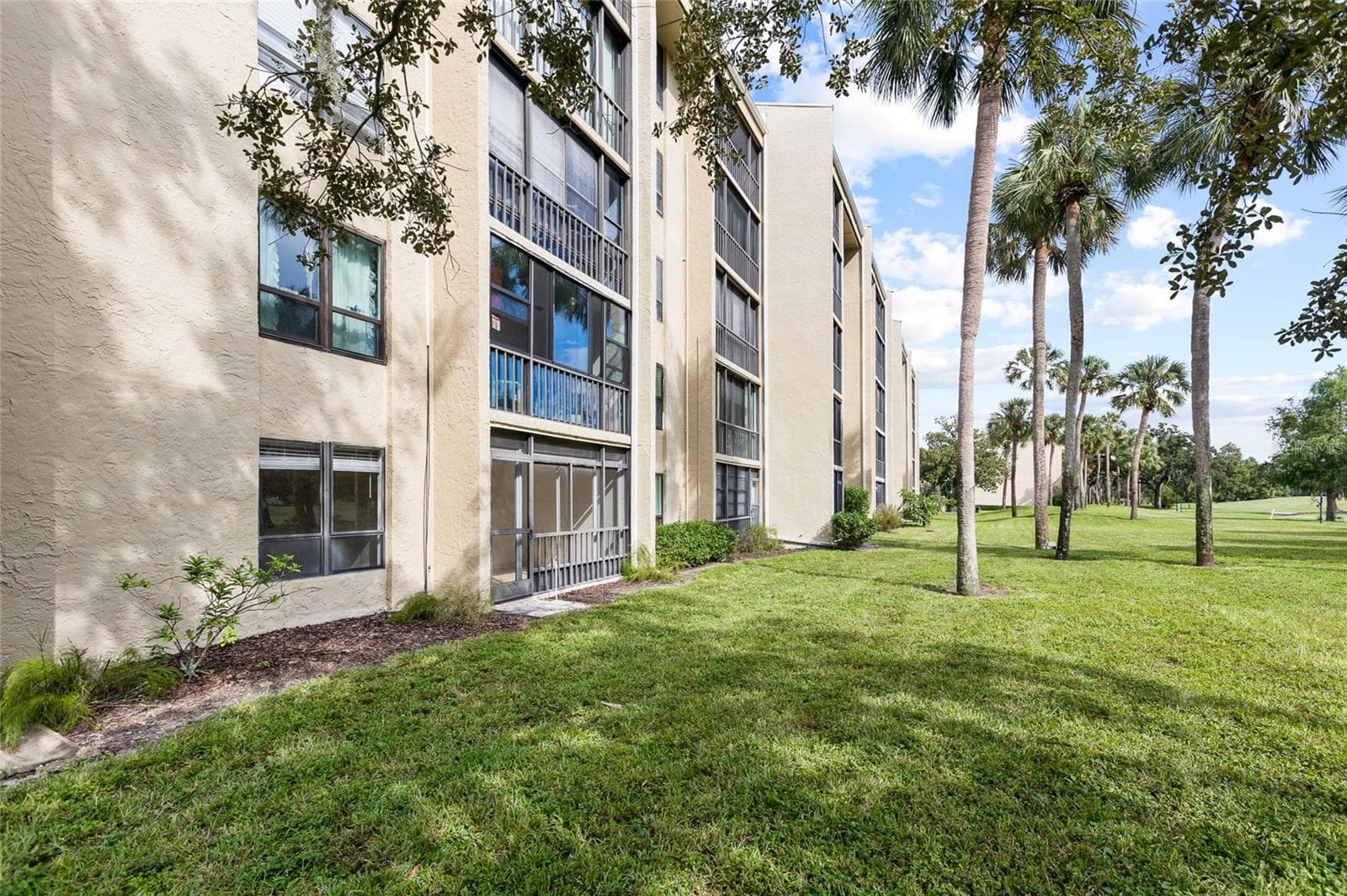 Building Exterior - Lanai Overlooking Golf Course - 13626 GREENFIELD DR #109, TAMPA