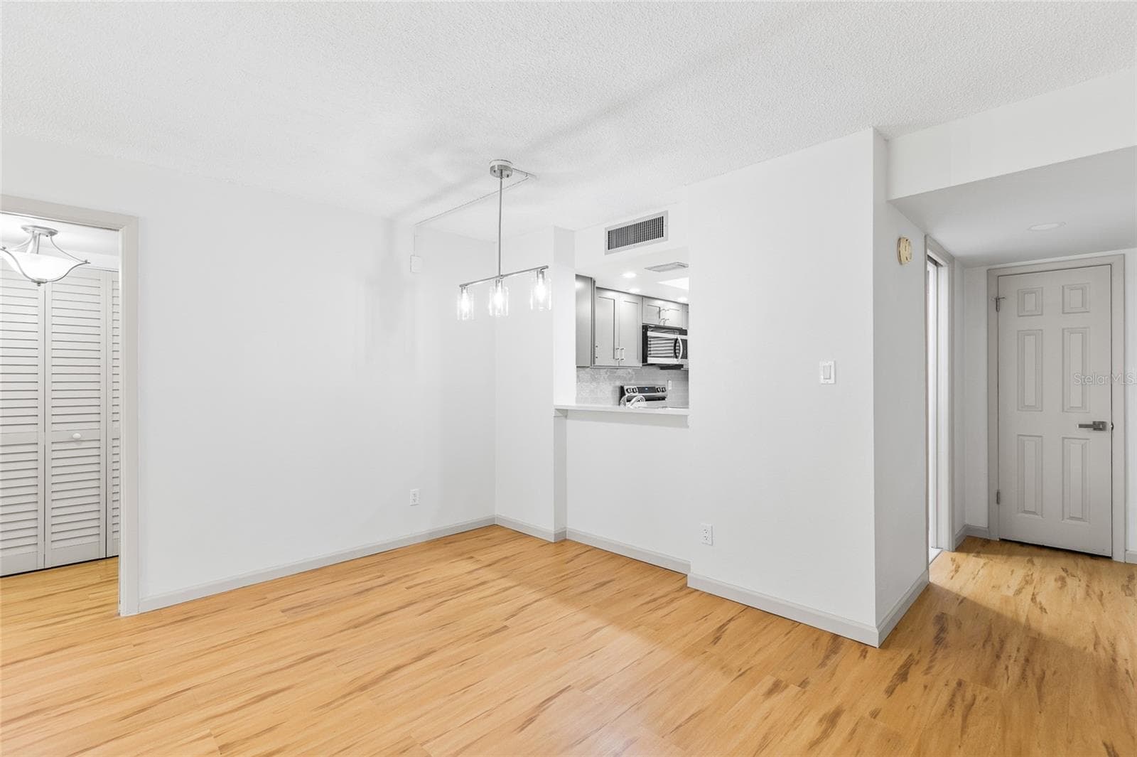 Dining Area in Great Room - 13626 GREENFIELD DR #109, TAMPA