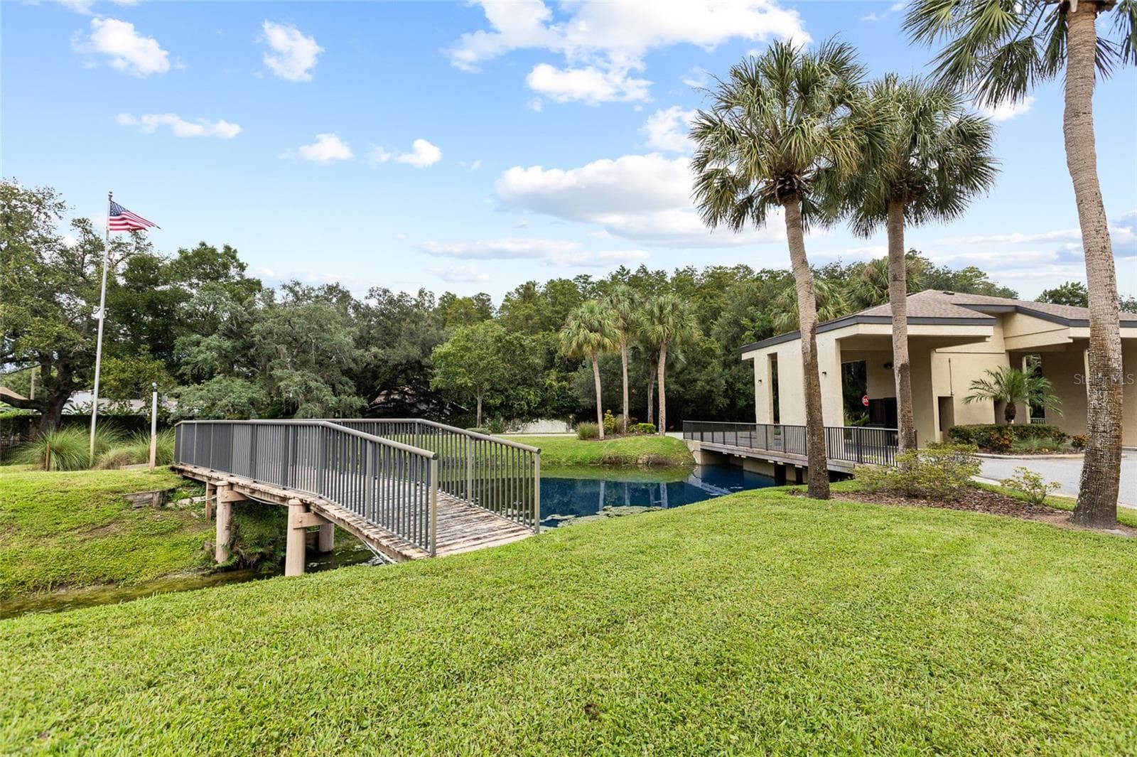 Community Entrance & Grounds - 13626 GREENFIELD DR #109, TAMPA