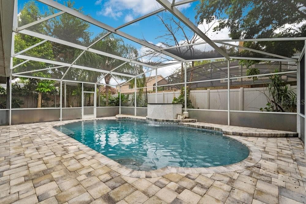 Paver Deck and Screen In Pool with Water / Fire Feature - 3732 GATLIN RIDGE DR, ORLANDO