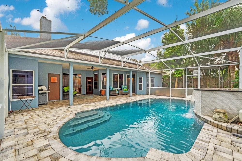 Paver Deck and Screen In Pool with Water / Fire Feature - 3732 GATLIN RIDGE DR, ORLANDO