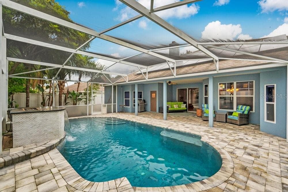 Paver Deck and Screen In Pool with Water / Fire Feature - 3732 GATLIN RIDGE DR, ORLANDO