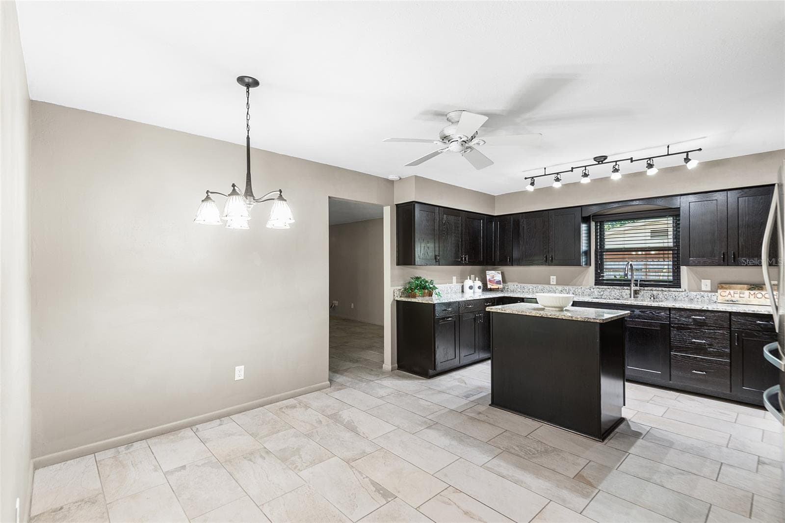 Dinette area in Kitchen - 216 SHORE LOOP, WINTER HAVEN