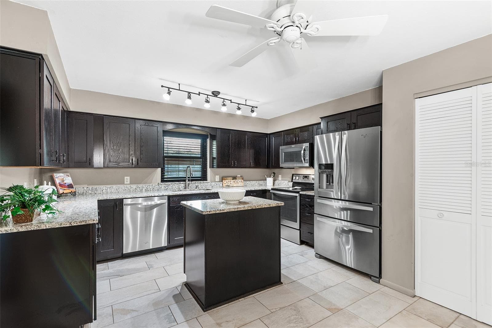 Closet Pantry-4 door refrigerator - 216 SHORE LOOP, WINTER HAVEN
