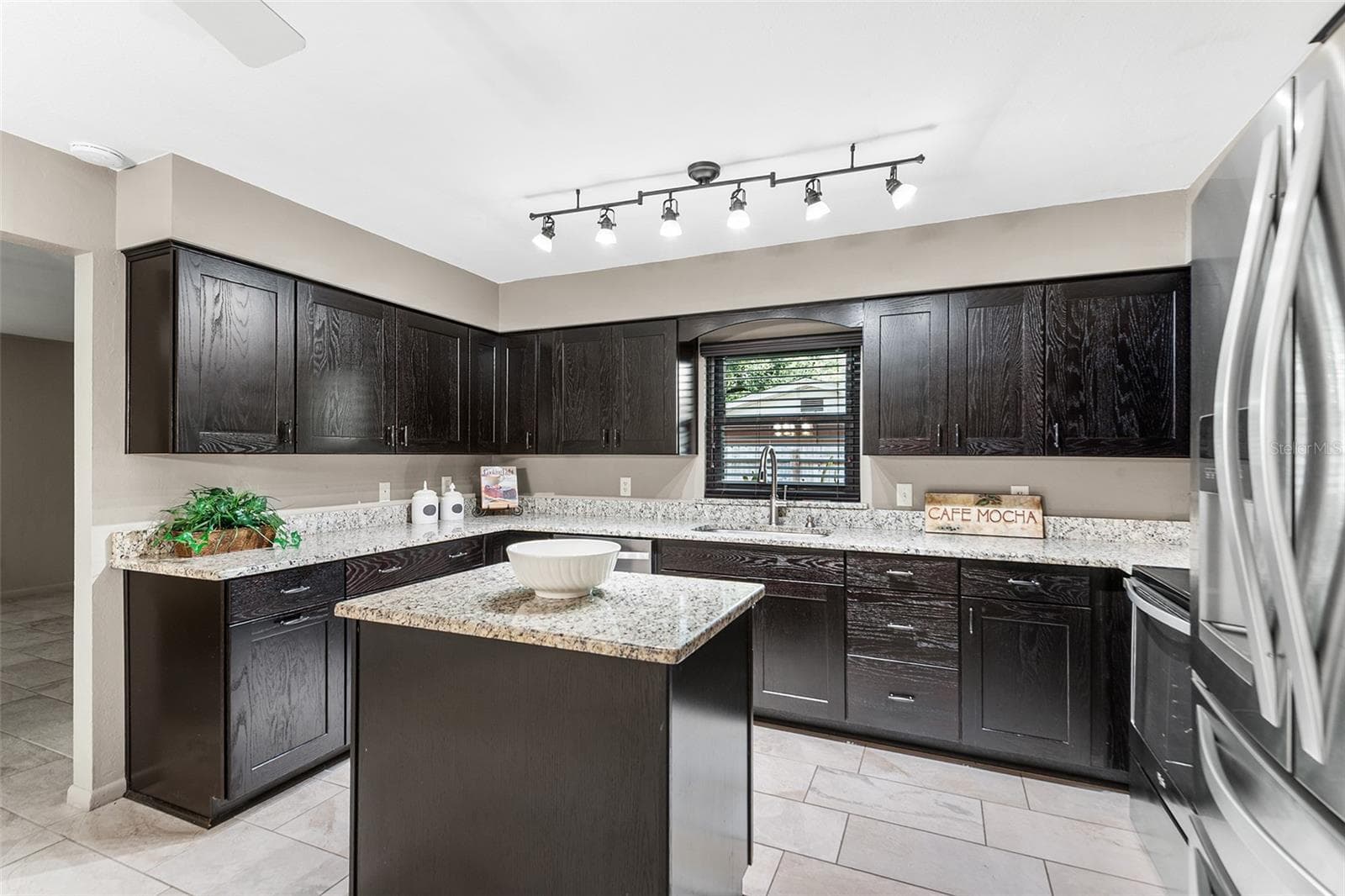 WOW, what a Kitchen! Plenty of cabinets & drawers - 216 SHORE LOOP, WINTER HAVEN
