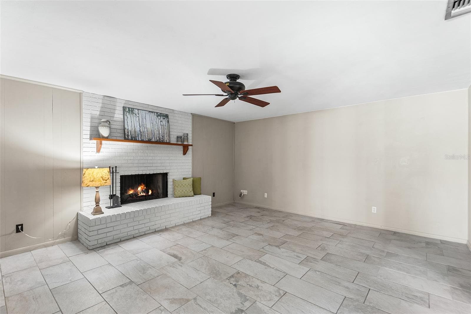 Wood Burning Fireplace w/ hearth and mantel - 216 SHORE LOOP, WINTER HAVEN