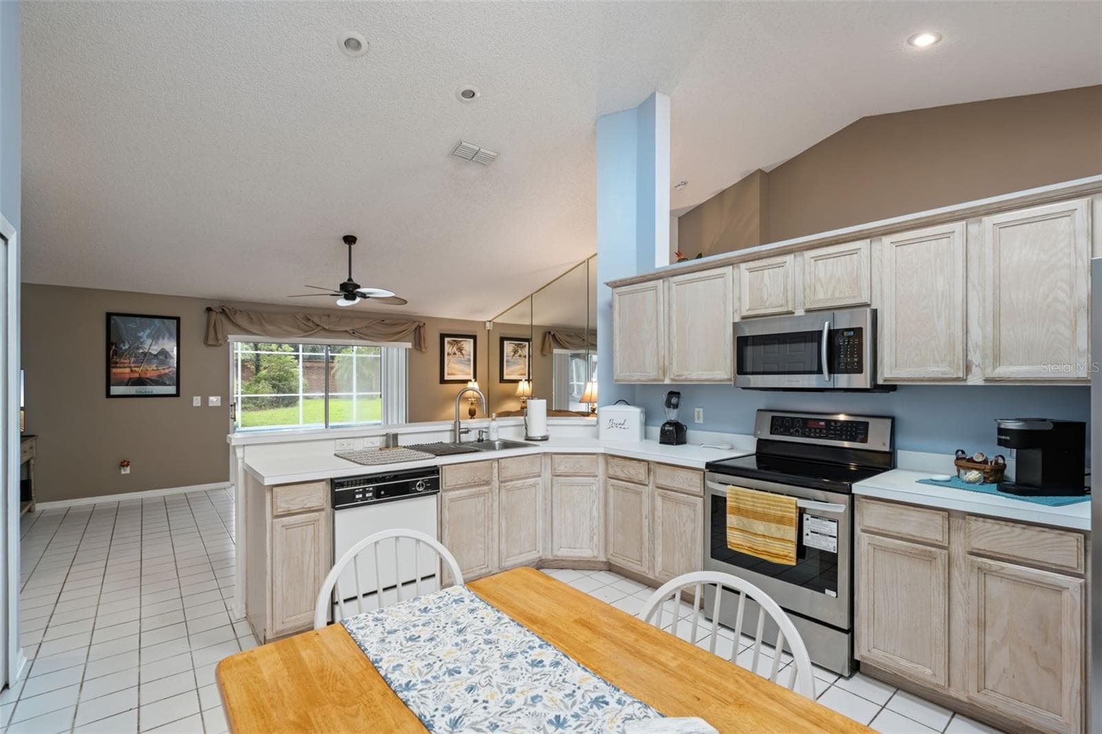 Single Family Residence at 699 N ENDEAVOUR DR, WINTER SPRINGS, photo 9 of 43