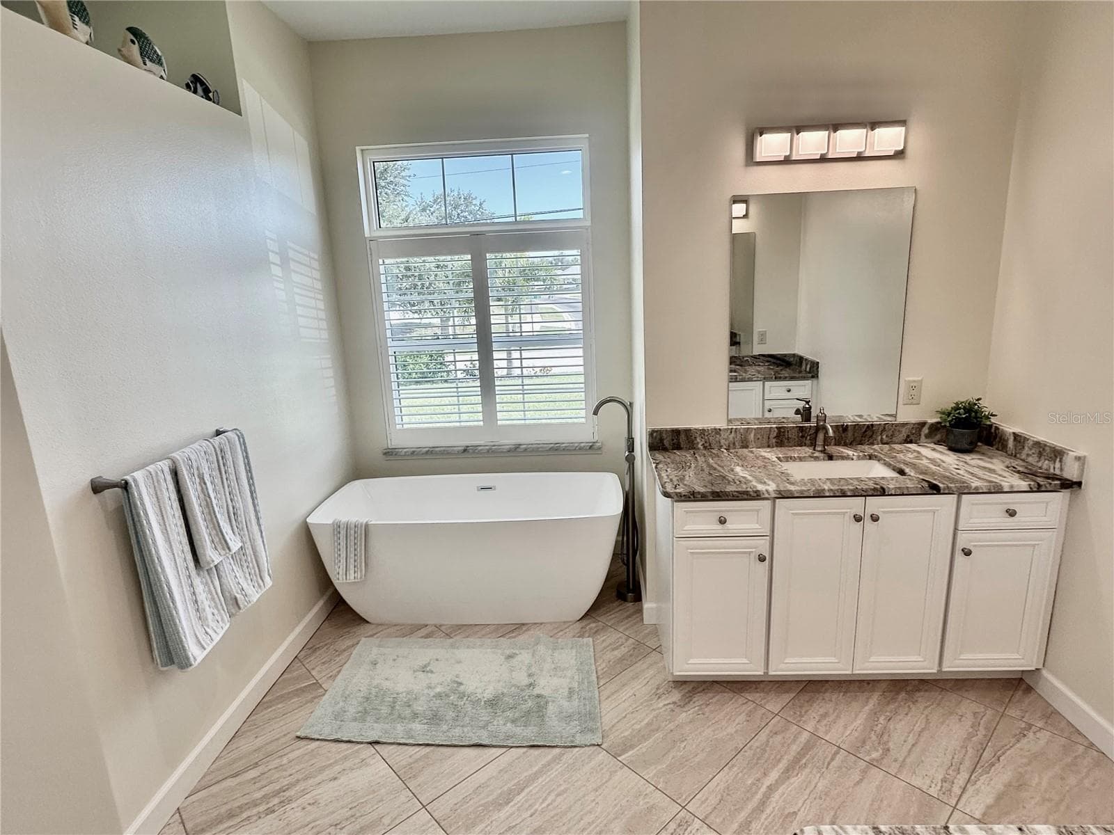 Spacious primary ensuite - 200 MONTANA AVE, NOKOMIS