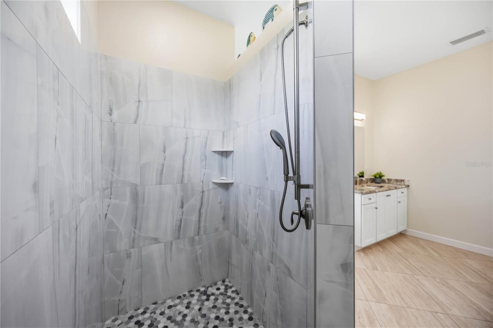 Primary Shower - 200 MONTANA AVE, NOKOMIS