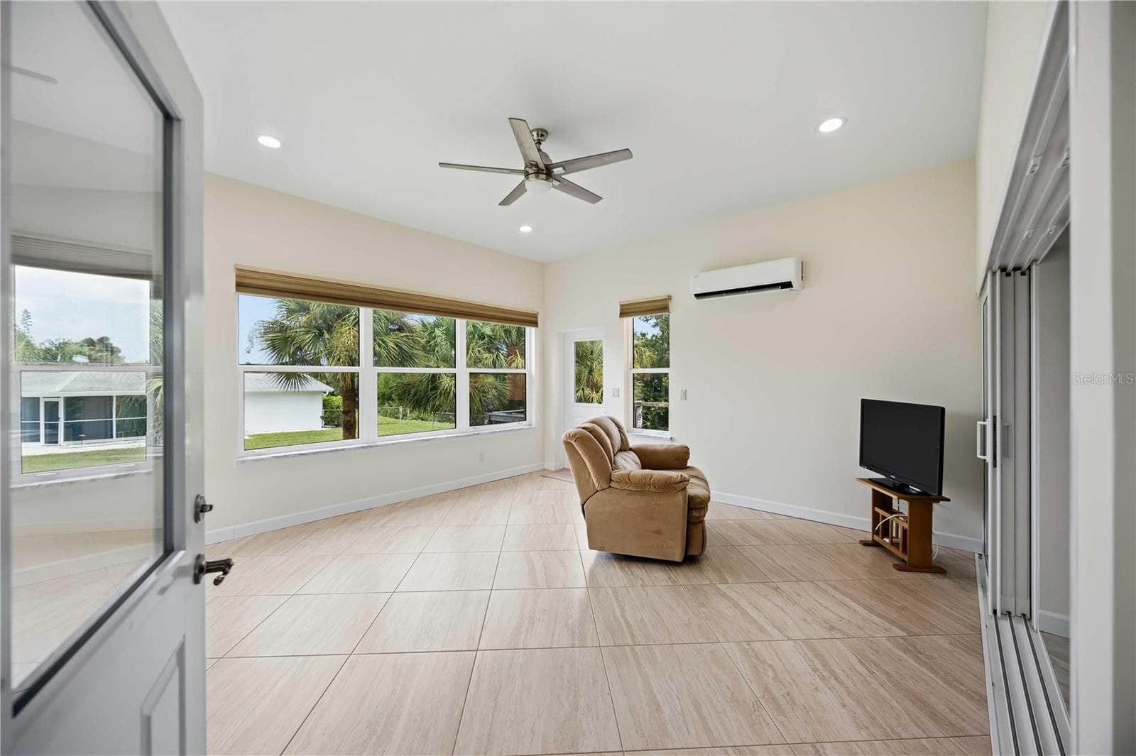 Florida Sunroom - 200 MONTANA AVE, NOKOMIS
