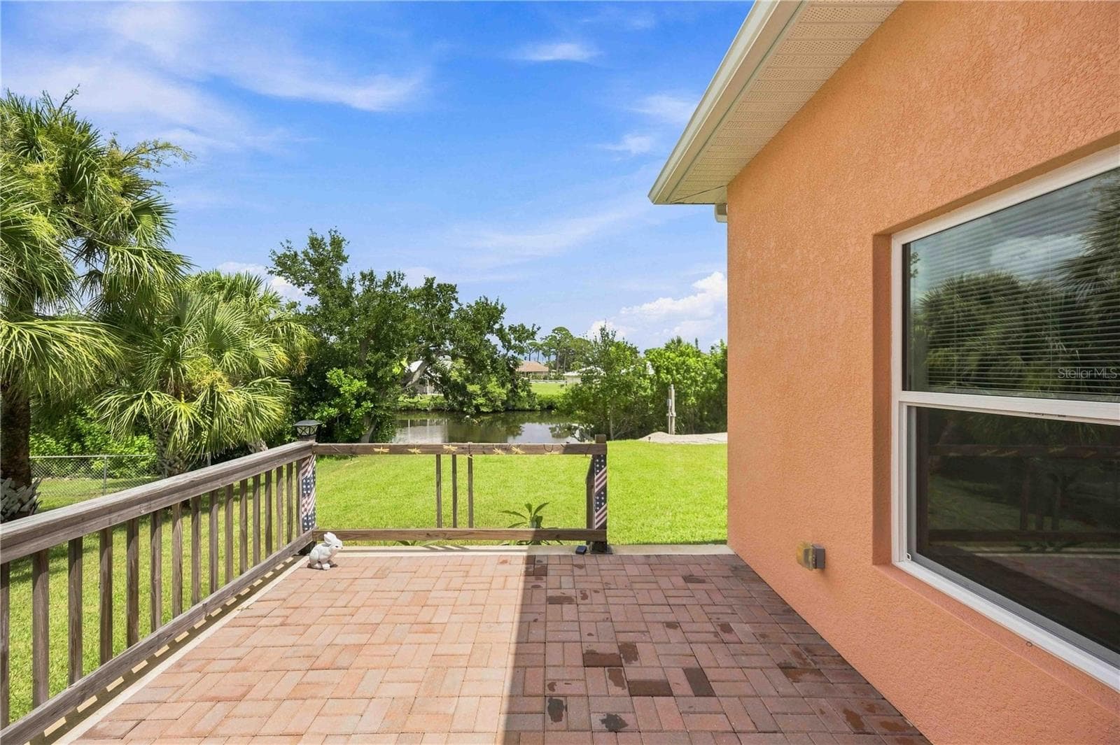 Brick raised sundeck - 200 MONTANA AVE, NOKOMIS