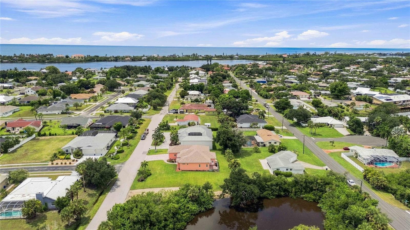 Gulf beaches close by - 200 MONTANA AVE, NOKOMIS