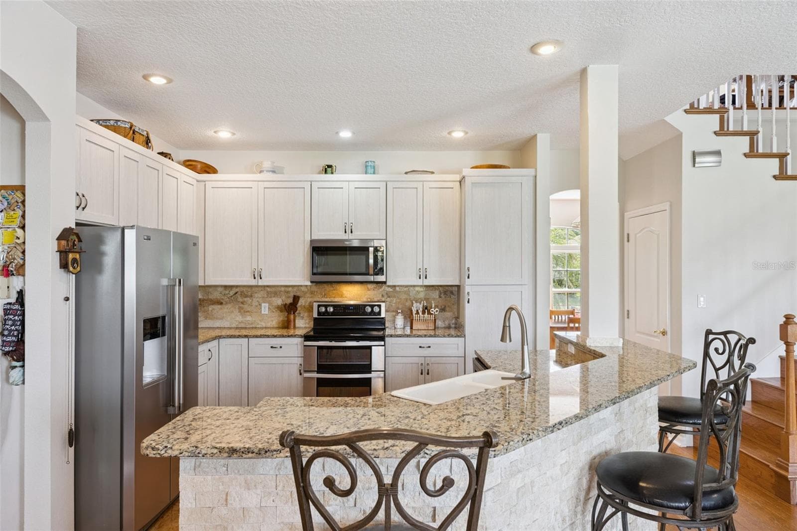 Updated Kitchen with Stainless Steel Appliances and Granite Counters - 14639 RIVIERA POINTE DR, ORLANDO