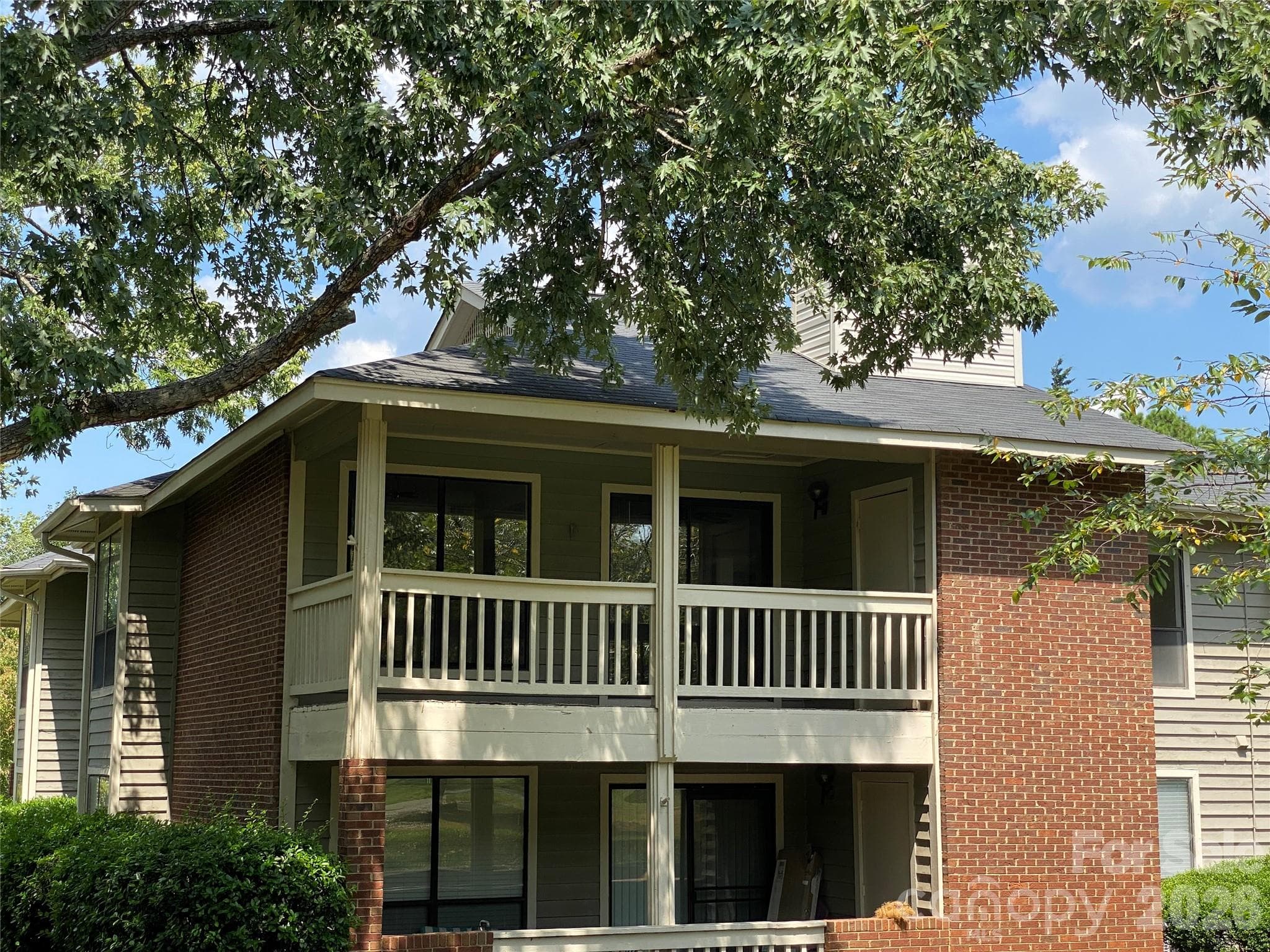 7962 Greenside Court