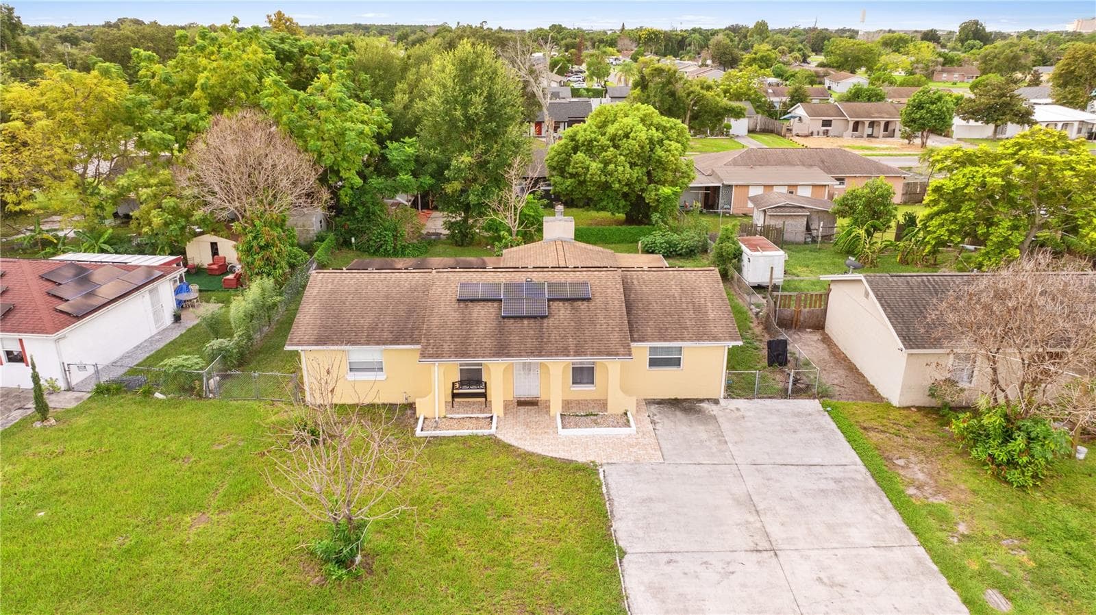 558 BROADMOOR DR