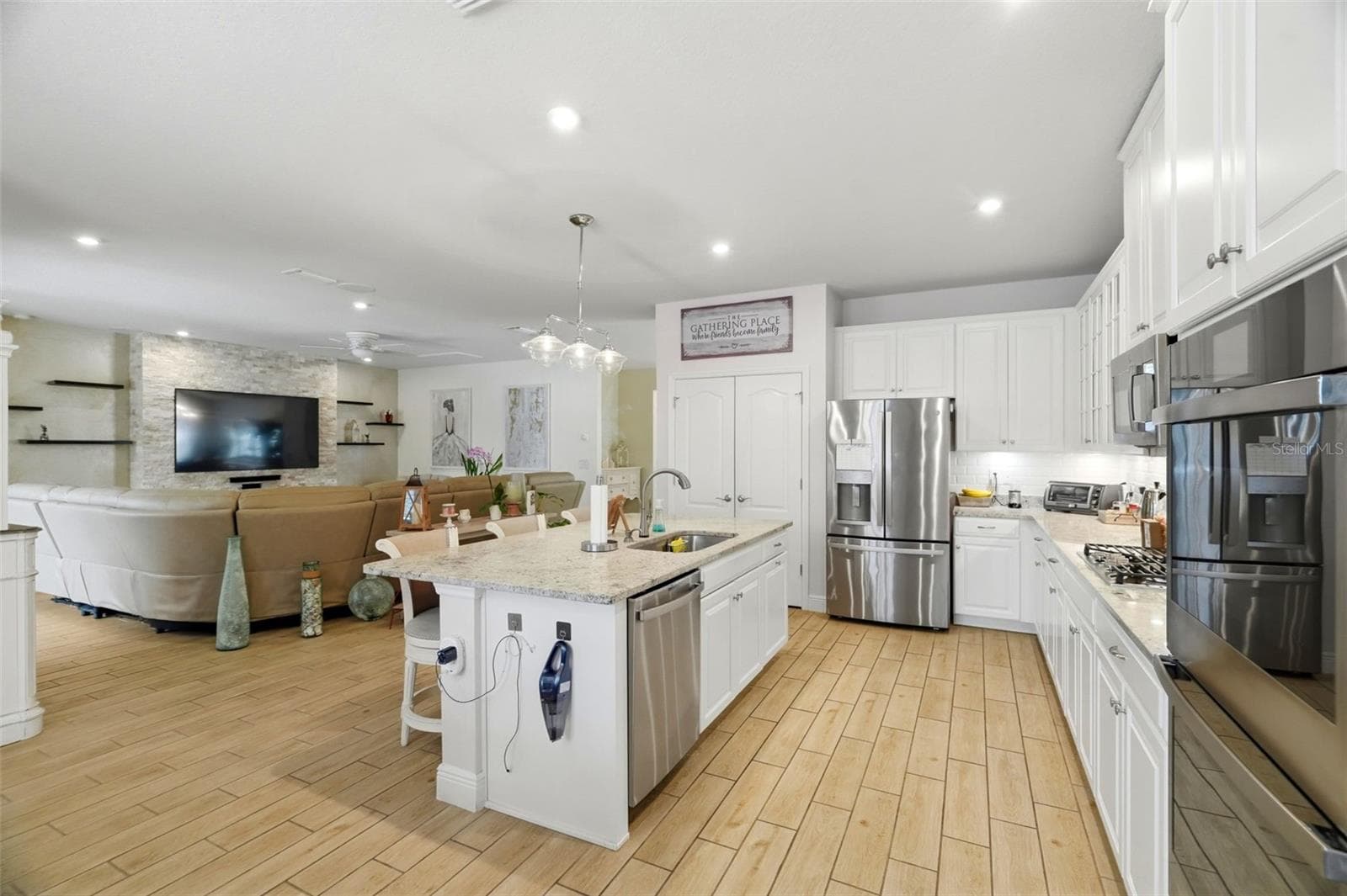 Single Family Residence at 11750 LAKE LUCAYA DR, RIVERVIEW, photo 12 of 49