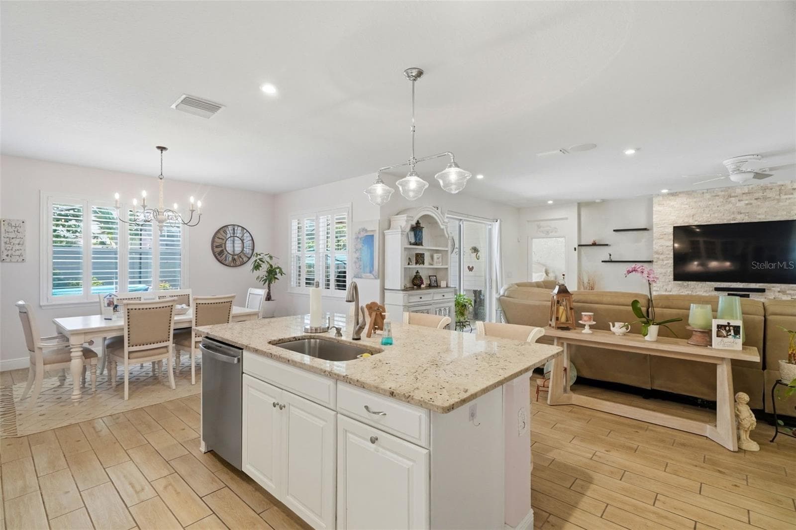 Kitchen overlooks the main living space, creating a functional open-concept layout. - 11750 LAKE LUCAYA DR, RIVERVIEW
