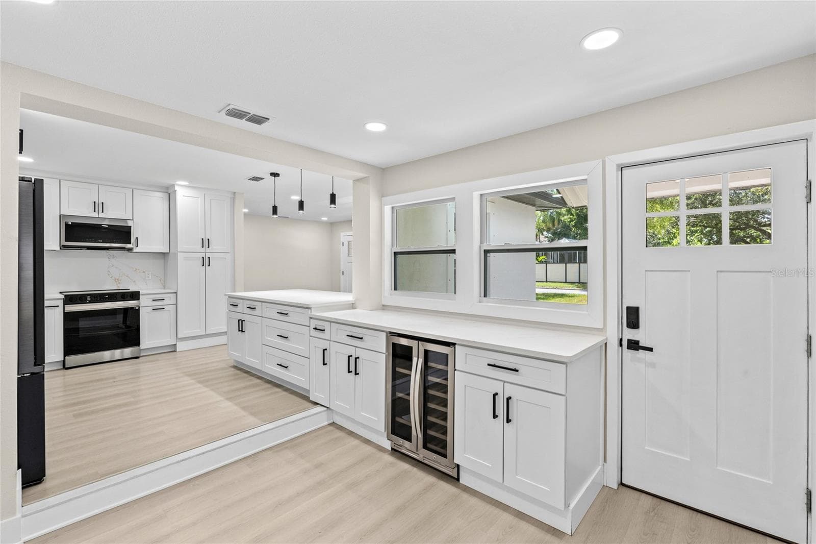 Kitchen with Beverage Station - 1104 S LOIS AVE, TAMPA