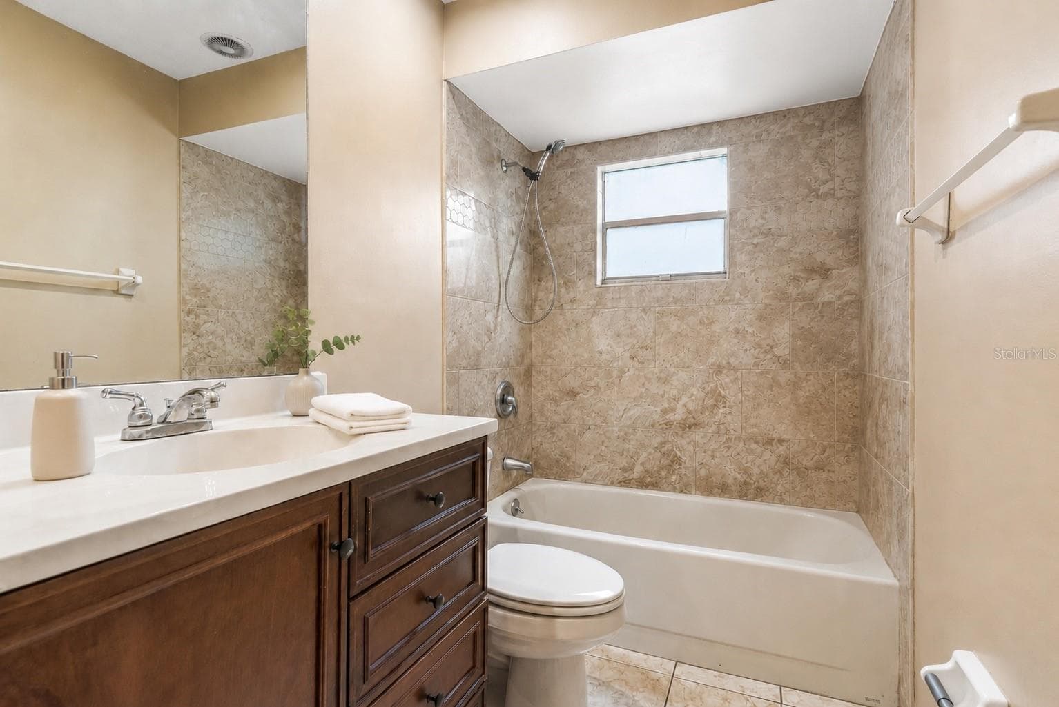 Single Family Residence at 2402 WOODWAY DR, ORLANDO, photo 23 of 41