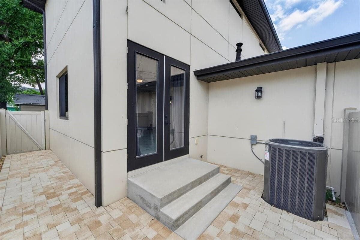 Townhouse at 2501 W NORTH A ST #B, TAMPA, photo 25 of 93