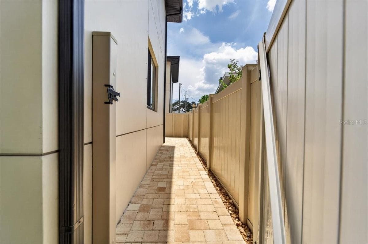 Townhouse at 2501 W NORTH A ST #B, TAMPA, photo 27 of 93