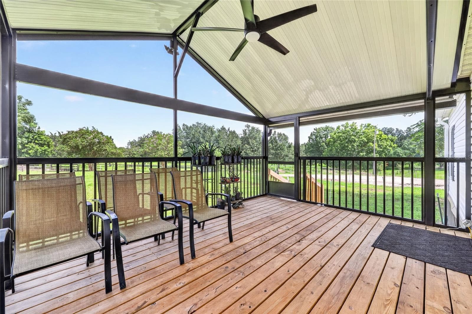 Screened porch - 4256 SE 150TH ST, SUMMERFIELD