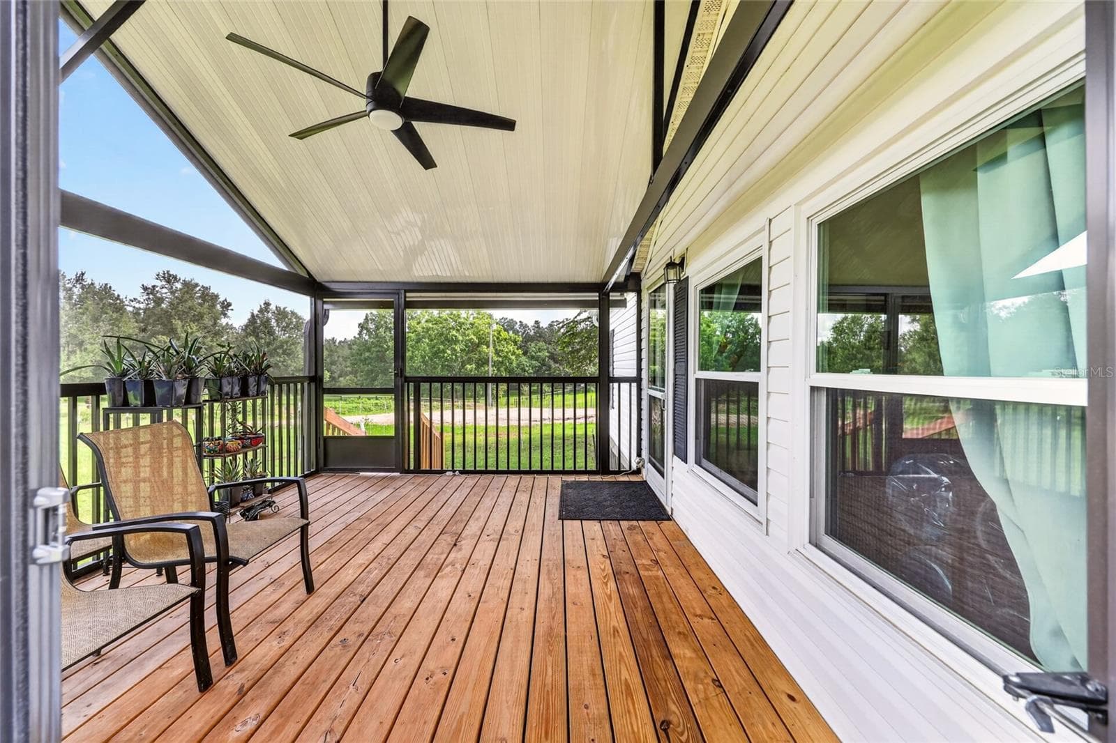 Screened porch - 4256 SE 150TH ST, SUMMERFIELD