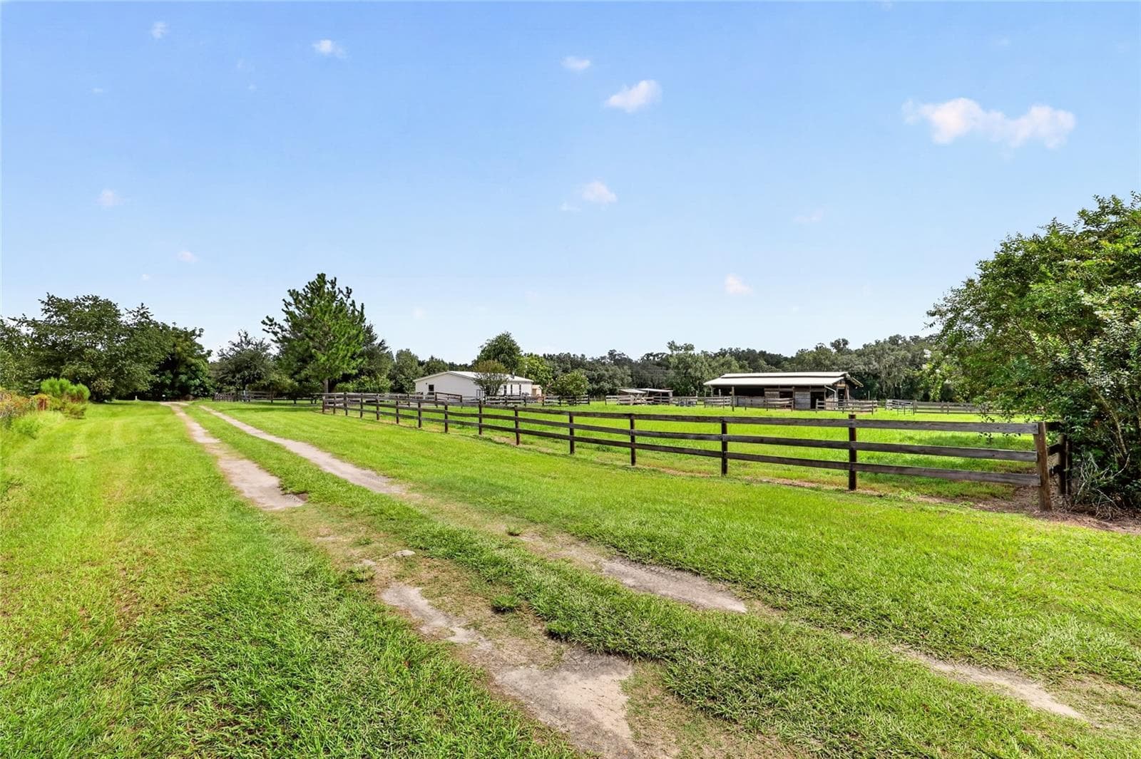 Drive in - 4256 SE 150TH ST, SUMMERFIELD