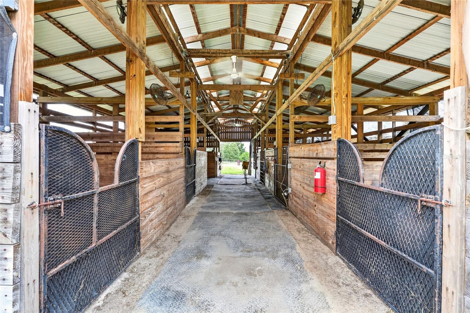 Center aisle - 4256 SE 150TH ST, SUMMERFIELD